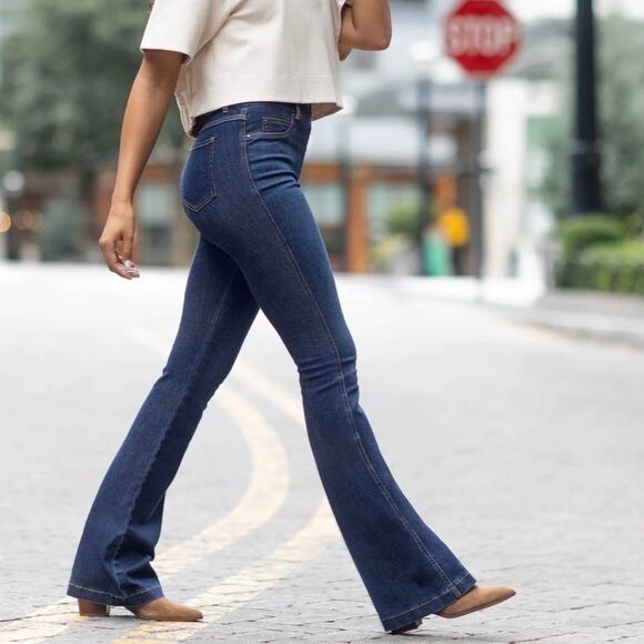 Spanx Flare Pull-On Flare Jeans in "Midnight" Dark Wash Size 1X - Picture 1 of 14